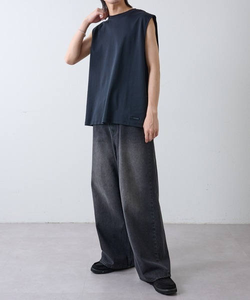 COLONY 2139（コロニートゥーワンスリーナイン）の「スマート半袖変形ノースリーブ（タンクトップ・メンズ・ホワイト/ブラック・MEDIUM/LARGE）」の17枚目の写真