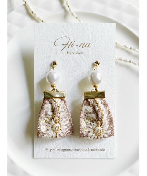tone(トーン)の「【Hi-na】バロックパール×刺繍リボンタッセル ピアス(MA)(ピアス(両耳用)・レディース・ブラック/ピンクベージュ/ブルー/カーキ/ダークグリーン・FREE)」の2枚目の写真