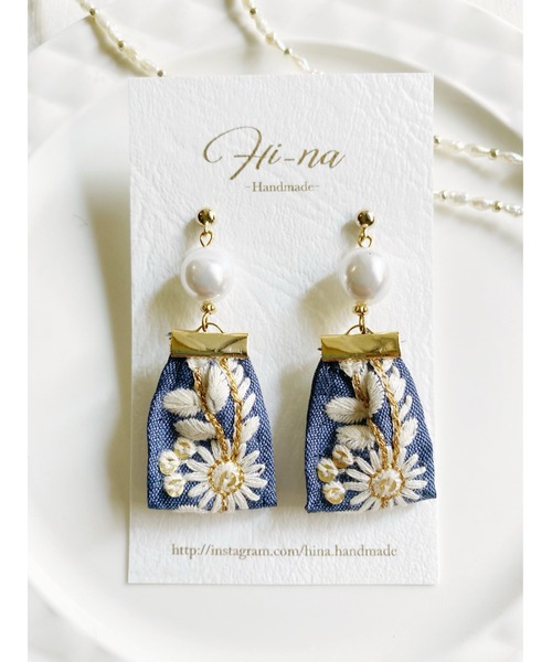 tone(トーン)の「【Hi-na】バロックパール×刺繍リボンタッセル ピアス(MA)(ピアス(両耳用)・レディース・ブラック/ピンクベージュ/ブルー/カーキ/ダークグリーン・FREE)」の5枚目の写真
