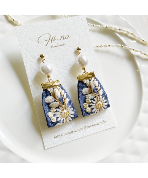 tone(トーン)の「【Hi-na】バロックパール×刺繍リボンタッセル ピアス(MA)(ピアス(両耳用)・レディース・ブラック/ピンクベージュ/ブルー/カーキ/ダークグリーン・FREE)」の6枚目の写真