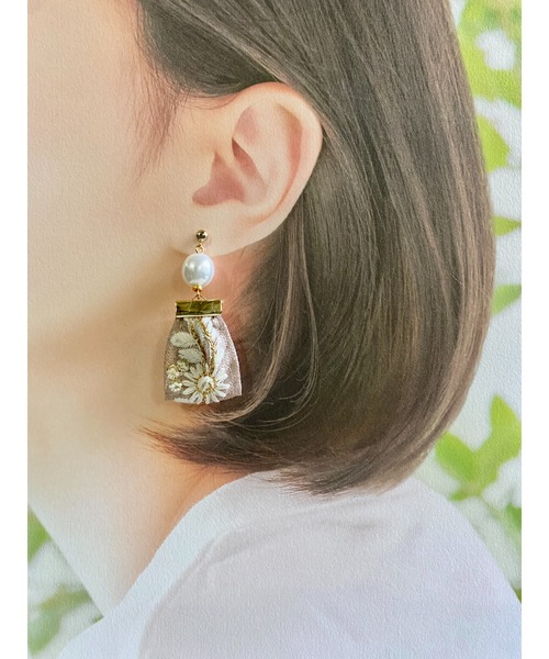 tone(トーン)の「【Hi-na】バロックパール×刺繍リボンタッセル ピアス(MA)(ピアス(両耳用)・レディース・ブラック/ピンクベージュ/ブルー/カーキ/ダークグリーン・FREE)」の9枚目の写真
