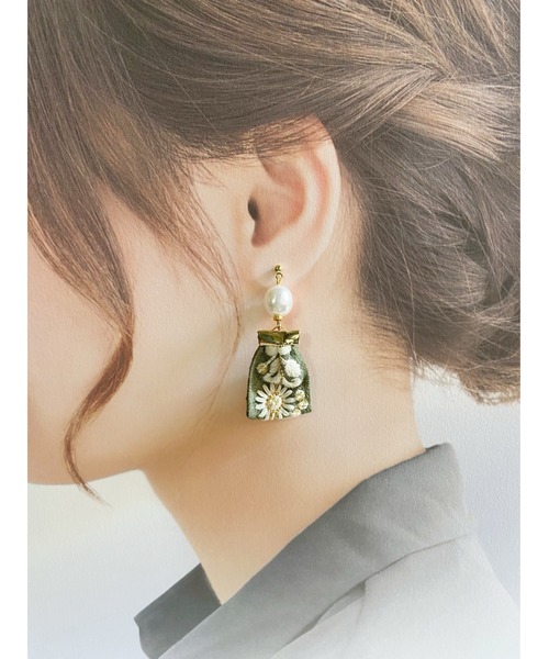 tone(トーン)の「【Hi-na】バロックパール×刺繍リボンタッセル ピアス(MA)(ピアス(両耳用)・レディース・ブラック/ピンクベージュ/ブルー/カーキ/ダークグリーン・FREE)」の14枚目の写真