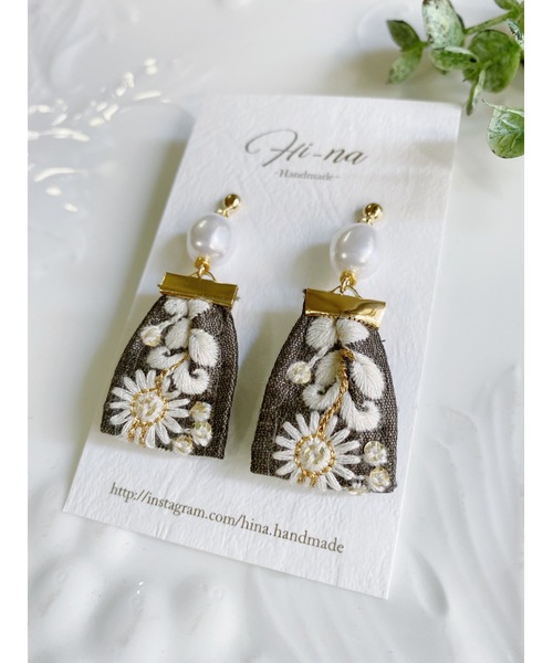 tone(トーン)の「【Hi-na】バロックパール×刺繍リボンタッセル ピアス(MA)(ピアス(両耳用)・レディース・ブラック/ピンクベージュ/ブルー/カーキ/ダークグリーン・FREE)」の15枚目の写真