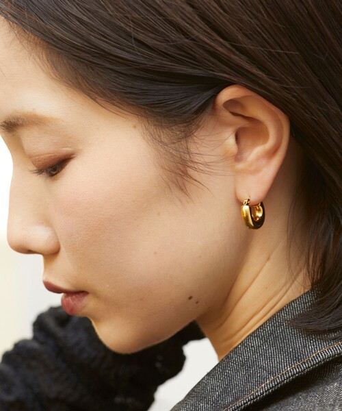 Aresense（アーセンス）の「esne/エスネ ミニフープピアス（ピアス（両耳用）・レディース・ゴールド/シルバー・ﾌﾘ-）」の2枚目の写真