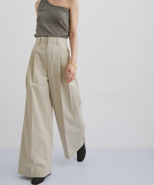 ADAM ET ROPE'（アダムエロペ）の「【サステナブル】カバードポケットチノパンツ（チノパンツ・レディース・ターコイズブルー/ベージュ・36/38）」の2枚目の写真