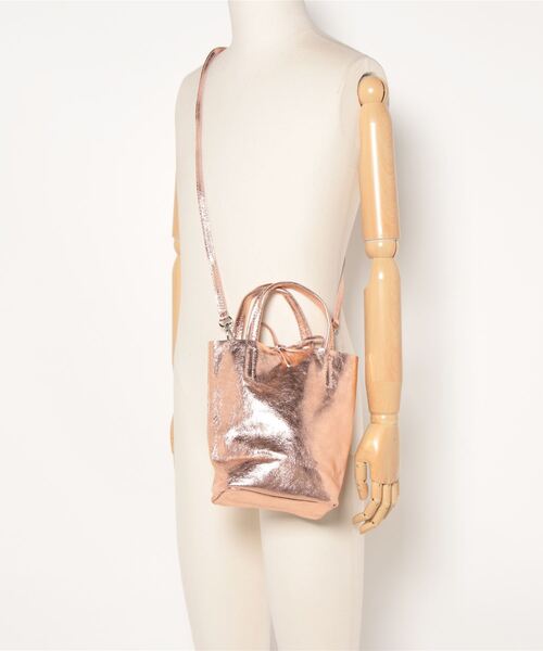 andrea cardone(アンドレアカルドネ)の「【andrea cardone/アンドレアカルドネ】レザー ミニ トートバッグ XSサイズ(トートバッグ・レディース・ベージュ/ブラック/ピンクゴールド/シルバー・FREE)」の11枚目の写真