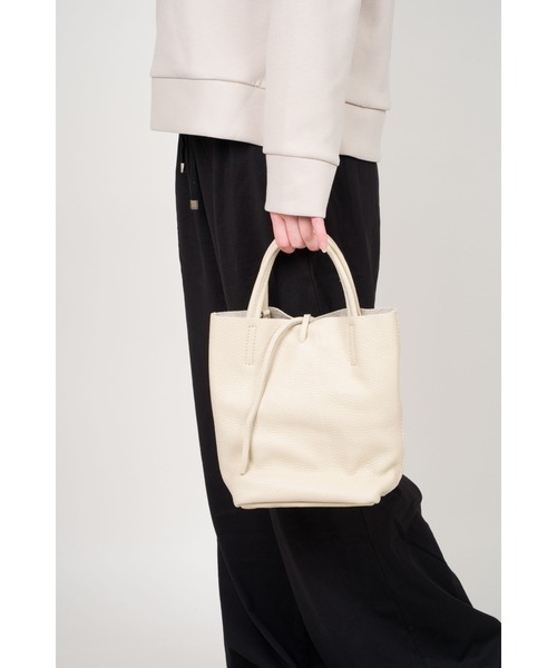 andrea cardone(アンドレアカルドネ)の「【andrea cardone/アンドレアカルドネ】レザー ミニ トートバッグ XSサイズ(トートバッグ・レディース・ベージュ/ブラック/ピンクゴールド/シルバー・FREE)」の15枚目の写真