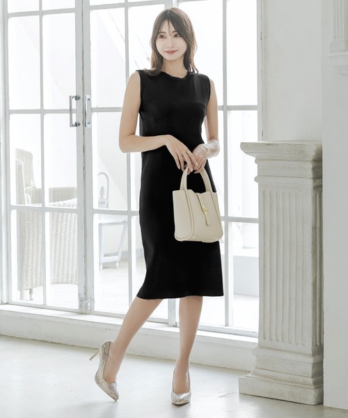 Julia Boutique（ジュリアブティック）の「ミディアム丈・ストレートノースリーブニットワンピース/23060（ワンピース・レディース・グレイッシュベージュ/ブラック/ネイビー・MEDIUM）」の4枚目の写真