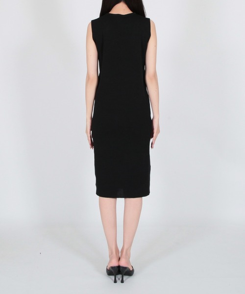 Julia Boutique（ジュリアブティック）の「ミディアム丈・ストレートノースリーブニットワンピース/23060（ワンピース・レディース・グレイッシュベージュ/ブラック/ネイビー・MEDIUM）」の13枚目の写真