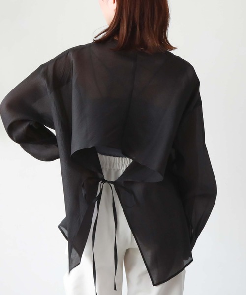 archives(アルシーヴ)の「バックタックシアーシャツ(シャツ/ブラウス・レディース・ブラック/アイボリー/シルバーグレー/オレンジ/モカ・MEDIUM)」の3枚目の写真