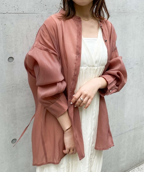 archives(アルシーヴ)の「バックタックシアーシャツ(シャツ/ブラウス・レディース・ブラック/アイボリー/シルバーグレー/オレンジ/モカ・MEDIUM)」の4枚目の写真