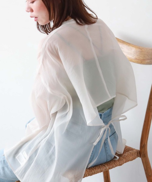 archives(アルシーヴ)の「バックタックシアーシャツ(シャツ/ブラウス・レディース・ブラック/アイボリー/シルバーグレー/オレンジ/モカ・MEDIUM)」の7枚目の写真