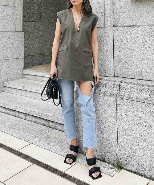 esutoreja(エストレジャ)の「Vネックベストチュニック(Tシャツ/カットソー・レディース・チャコール/アイボリー/ブラック・FREE)」の8枚目の写真