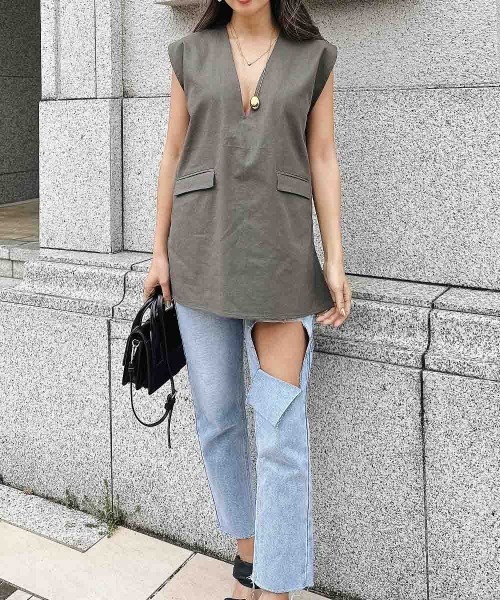 esutoreja(エストレジャ)の「Vネックベストチュニック(Tシャツ/カットソー・レディース・チャコール/アイボリー/ブラック・FREE)」の9枚目の写真