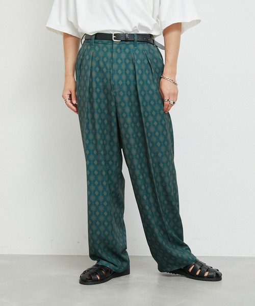 JUNRED(ジュンレッド)の「バティックプリントインタックワイドパンツ(その他パンツ・メンズ・レッド/ベージュ/グリーン/マスタード・L/M/S)」の1枚目の写真