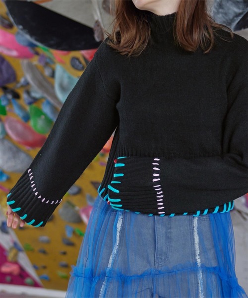 miette（ミエット）の「配色ステッチハイネックニット（ニット/セーター・レディース・ブラック/アイボリー/ネイビー/グリーン・FREE）」の2枚目の写真