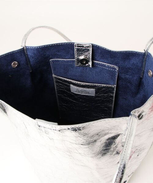 natural couture（ナチュラルクチュール）の「クラッシュメタリック肩入トートバッグ（ショルダーバッグ・レディース・その他2/その他1・FREE）」の5枚目の写真