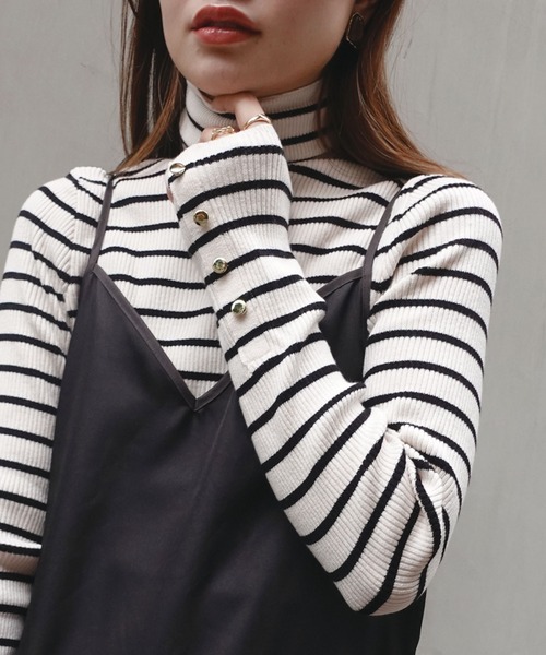 CORNERS(コーナーズ)の「袖ボタンハイネックリブニット(ニット/セーター・レディース・ベージュ/グレー/ブルー/アイボリー/ホワイト×ブラック/ブラック・FREE)」の21枚目の写真