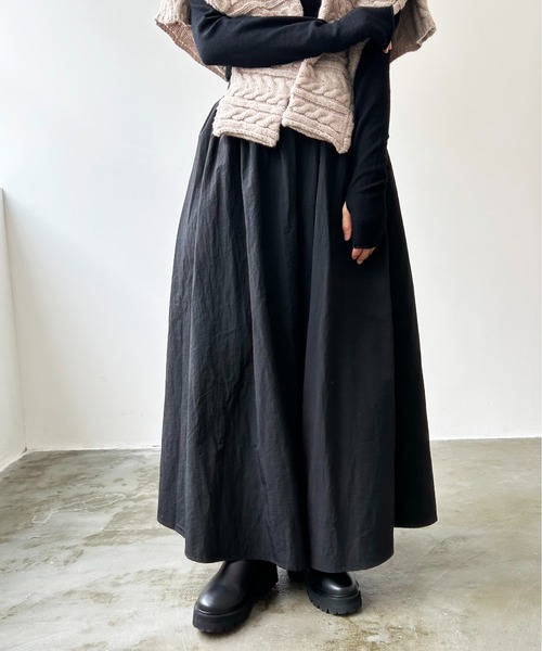 Meli rich(メリーリッチ)の「ナイロンギャザースカート(スカート・レディース・ブラック/アイボリー/ベージュ・MEDIUM)」の1枚目の写真