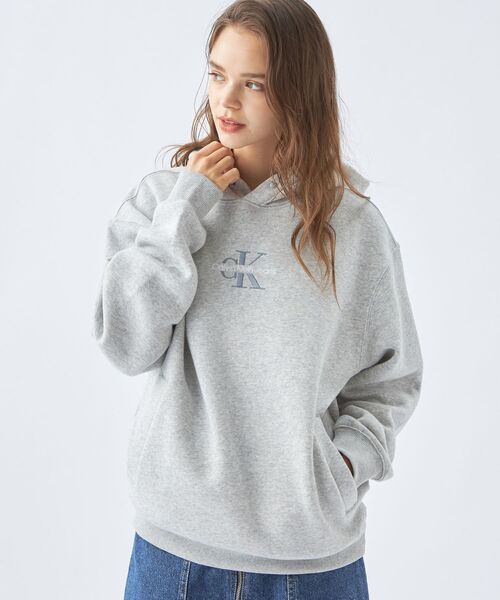 Calvin Klein（カルバン・クライン）の「【WEB限定】ユニセックス モノロゴ パーカー（パーカー・レディース・ブラック/グレー・L/M/S/XL）」の21枚目の写真