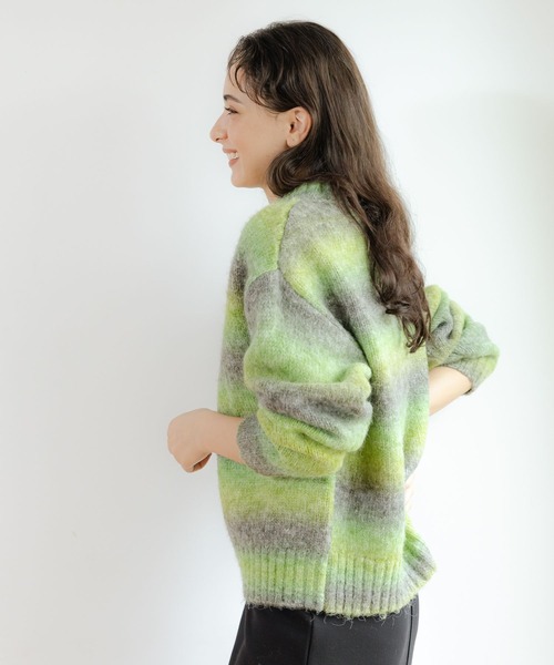 LAKOLE（ラコレ）の「グラデーションニットプルオーバー / 982199（ニット/セーター・レディース・ブルー/マルチ/レッド/グリーン・MEDIUM/SMALL）」の7枚目の写真