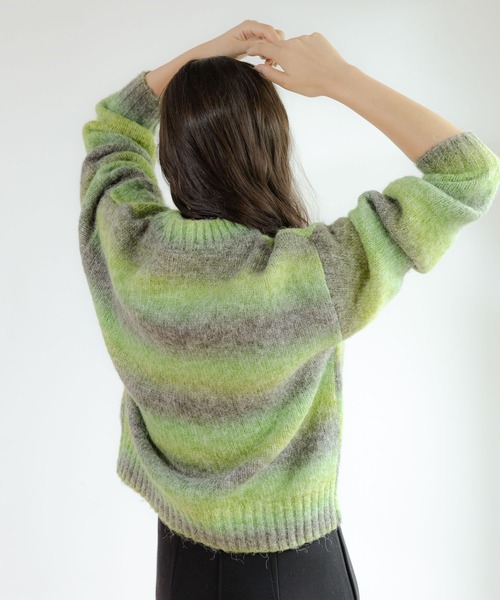 LAKOLE（ラコレ）の「グラデーションニットプルオーバー / 982199（ニット/セーター・レディース・ブルー/マルチ/レッド/グリーン・MEDIUM/SMALL）」の9枚目の写真