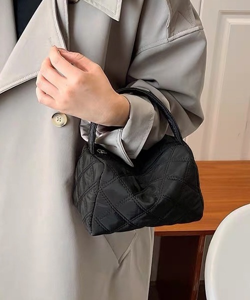 ad thie(アドティエ)の「キルティング スクエア ミニハンドバッグ(ハンドバッグ・レディース・グリーン/オフホワイト/ブラック/オレンジ・FREE)」の2枚目の写真