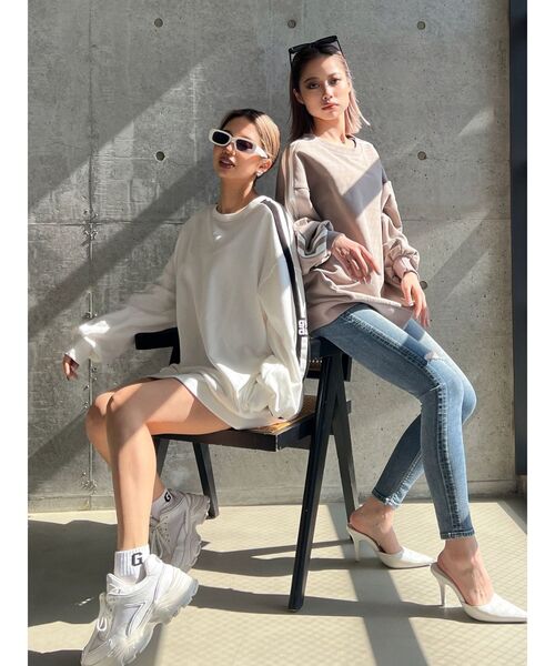 GYDA(ジェイダ)の「Square gyda LINE スリーブ スウェット トップス(スウェット・レディース・オフホワイト/ブラック/ベージュ・FREE)」の14枚目の写真