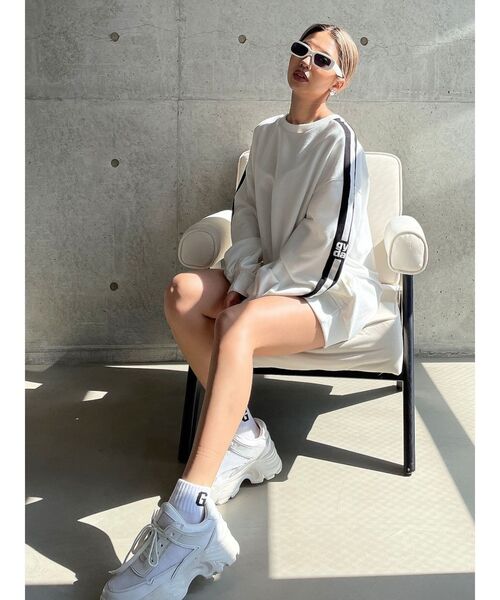 GYDA(ジェイダ)の「Square gyda LINE スリーブ スウェット トップス(スウェット・レディース・オフホワイト/ブラック/ベージュ・FREE)」の16枚目の写真