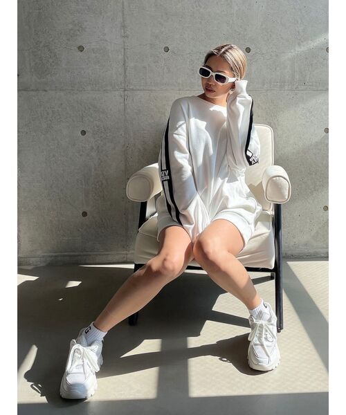 GYDA(ジェイダ)の「Square gyda LINE スリーブ スウェット トップス(スウェット・レディース・オフホワイト/ブラック/ベージュ・FREE)」の18枚目の写真