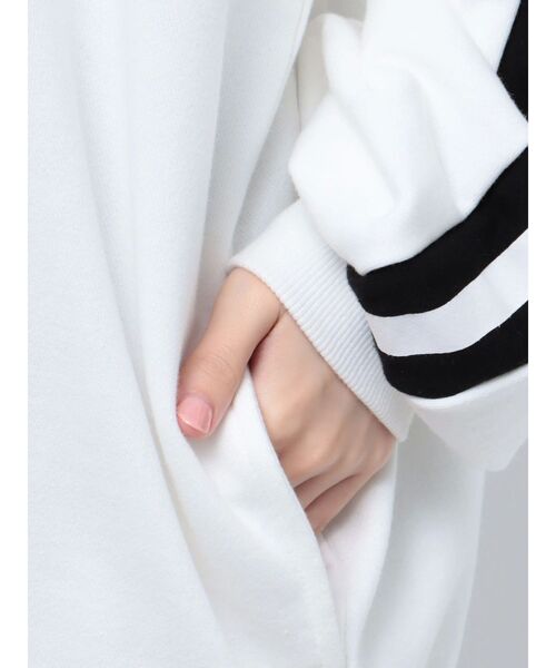 GYDA(ジェイダ)の「Square gyda LINE スリーブ スウェット トップス(スウェット・レディース・オフホワイト/ブラック/ベージュ・FREE)」の20枚目の写真