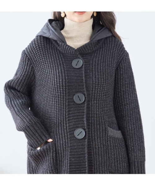 LAUTRE COTE（ロウトレコウト）の「キルトフード付きロングニットコート（ノーカラーコート・レディース・チャコールグレー/ベージュ/ブラック・FREE）」の4枚目の写真