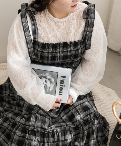 CLETTE(クレット)の「袖チュール重ねレースブラウス(シャツ/ブラウス・レディース・ブラック/ホワイト・LL/3L/4L)」の2枚目の写真