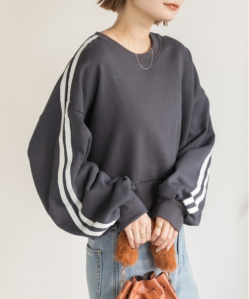 ad thie(アドティエ)の「裏起毛・ショート丈 サイドラインプルオーバー(スウェット・レディース・オートミール/チャコール/ネイビー・FREE)」の4枚目の写真