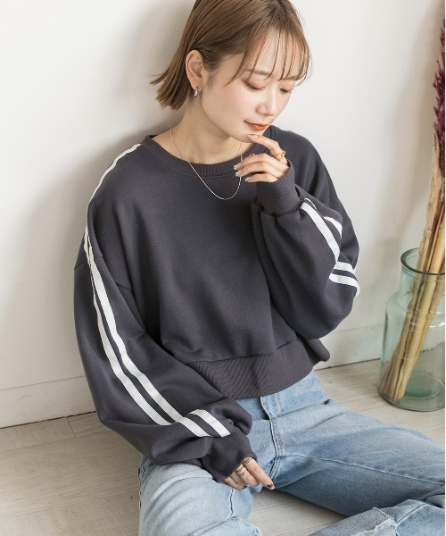 ad thie(アドティエ)の「裏起毛・ショート丈 サイドラインプルオーバー(スウェット・レディース・オートミール/チャコール/ネイビー・FREE)」の6枚目の写真
