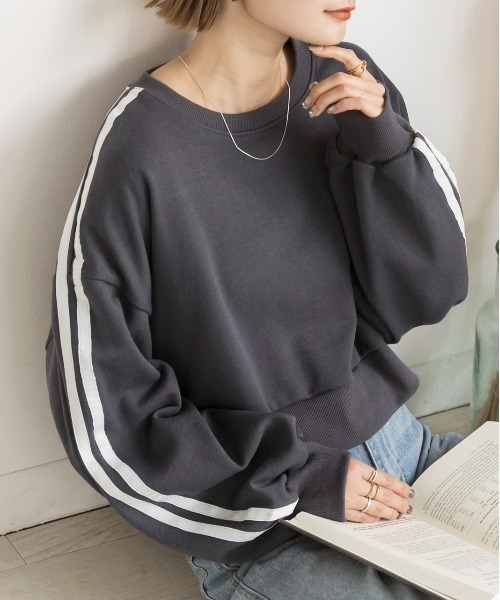 ad thie(アドティエ)の「裏起毛・ショート丈 サイドラインプルオーバー(スウェット・レディース・オートミール/チャコール/ネイビー・FREE)」の11枚目の写真