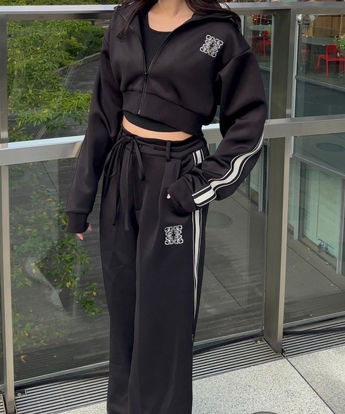 STRAY SHEEP（ストレイシープ）の「【STRAY SHEEP/ストレイシープ】レディーストラックジャケット/クロップドショート丈ジャージ（ブルゾン・レディース・ブラック・SMALL/MEDIUM）」の3枚目の写真