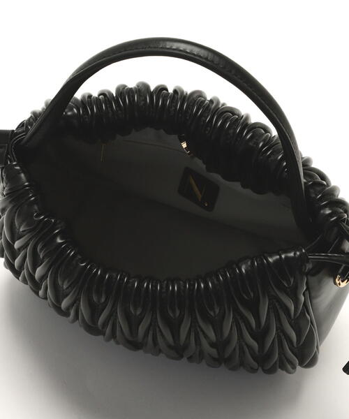 N.(N. Natural Beauty Basic)(エヌエヌナチュラルビューティーベーシック)の「◆キルティング巾着ショルダーバッグ(ショルダーバッグ・レディース・ブラック/ホワイト・フリ-)」の17枚目の写真