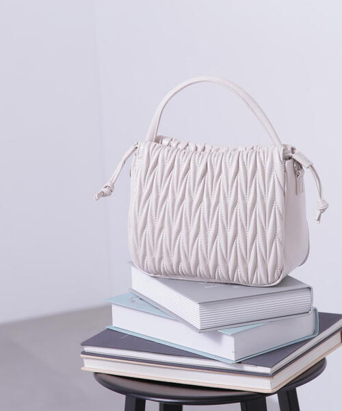 N.(N. Natural Beauty Basic)(エヌエヌナチュラルビューティーベーシック)の「◆キルティング巾着ショルダーバッグ(ショルダーバッグ・レディース・ブラック/ホワイト・フリ-)」の19枚目の写真