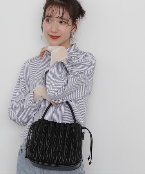 N.(N. Natural Beauty Basic)(エヌエヌナチュラルビューティーベーシック)の「◆キルティング巾着ショルダーバッグ(ショルダーバッグ・レディース・ブラック/ホワイト・フリ-)」の4枚目の写真