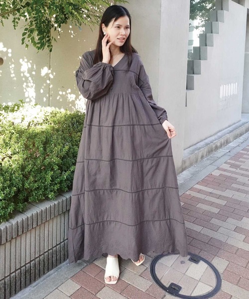 CORNERS(コーナーズ)の「コットンレースVネックロングワンピース(ワンピース・レディース・スミクロ/オフホワイト/ブルー・M/L)」の11枚目の写真