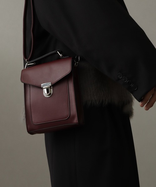 welise(ウェライズ)の「【welise/ウェライズ】メタルバックル アーティフィシャルレザー 2wayハンドバッグ/ショルダーバッグ(ショルダーバッグ・メンズ・ブラック/ホワイト×ブラウン/ブラック×グレー/ブラック系その他/ワイン/グレー・FREE)」の6枚目の写真