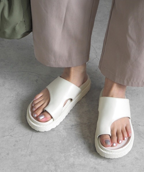 minia（ミニア）の「フットベットトングサンダル（サンダル・レディース・ゼブラ/アイボリー/シルバー/ブラック・S/M/L）」の2枚目の写真