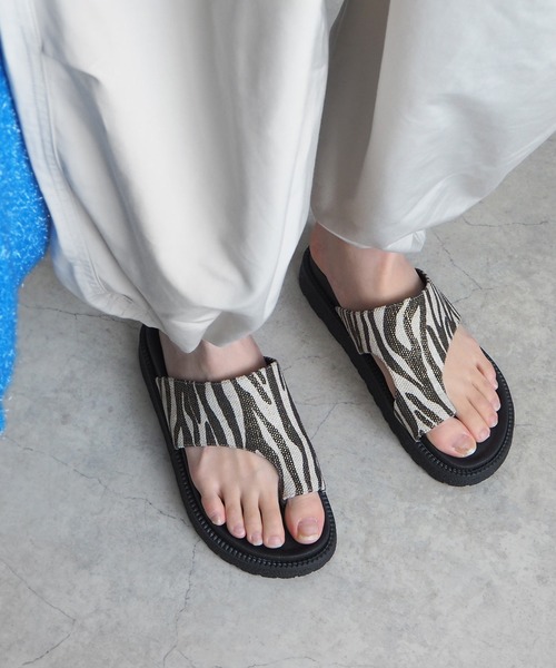 minia（ミニア）の「フットベットトングサンダル（サンダル・レディース・ゼブラ/アイボリー/シルバー/ブラック・S/M/L）」の15枚目の写真