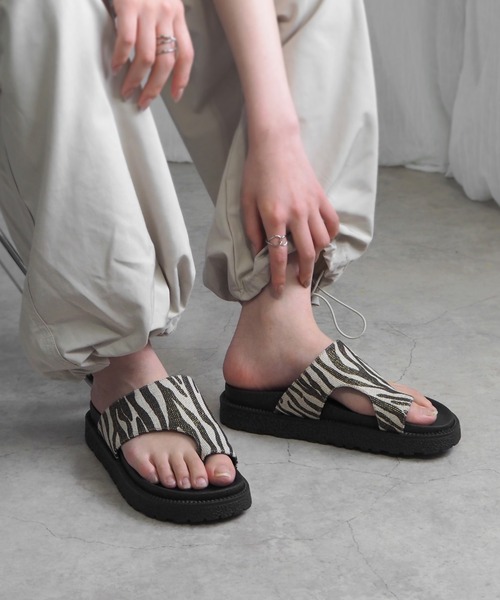 minia（ミニア）の「フットベットトングサンダル（サンダル・レディース・ゼブラ/アイボリー/シルバー/ブラック・S/M/L）」の21枚目の写真