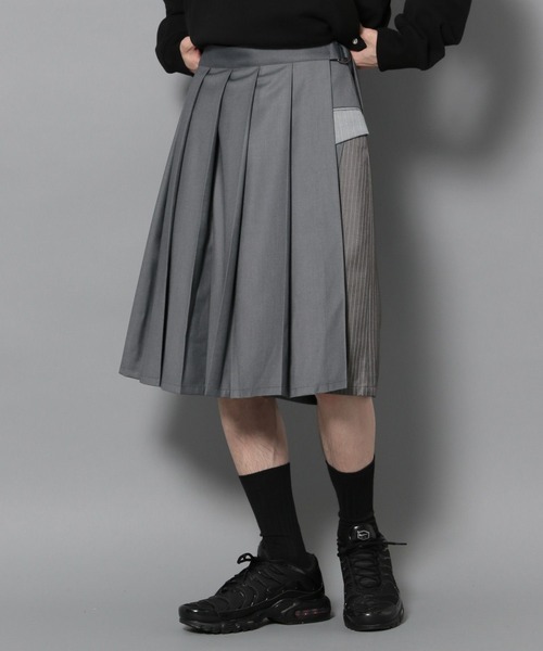 Anui(アニュイ)の「【UNISEX/2サイズ展開】サイドストライプハーフスラックス(スラックス・レディース・グレー/ブラック・MEDIUM/SMALL)」の1枚目の写真