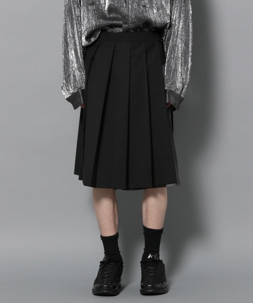 Anui(アニュイ)の「【UNISEX/2サイズ展開】サイドストライプハーフスラックス(スラックス・レディース・グレー/ブラック・MEDIUM/SMALL)」の4枚目の写真