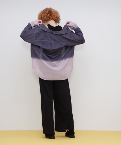 AVIREX（アヴィレックス）の「TIERED DYEING SHIRT/タイダイ シャツ（シャツ/ブラウス・レディース・ネイビー/ライム/チャコールグレー・FREE）」の7枚目の写真
