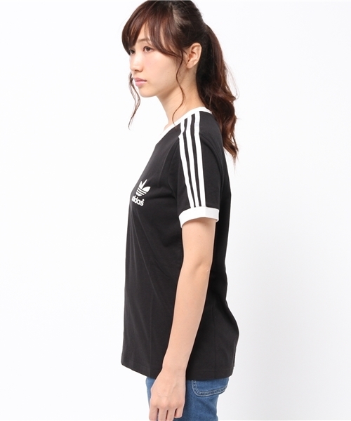 adidas（アディダス）の「【adicolor】オリジナルス Tシャツ[3 STRIPES TEE]（Tシャツ/カットソー・レディース・ブラック/レッド系その他/ブルー系その他・MEDIUM/LARGE/SMALL/XX-LARGE/X-SMALL/X-LARGE）」の5枚目の写真