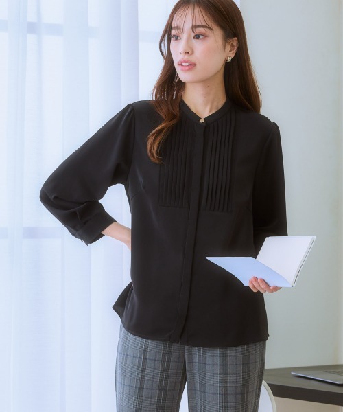 7days Life Styling(セブンデイズライフスタイリング)の「フロントピンタック8分袖ブラウス(しわになりにくい・UVカット)(シャツ/ブラウス・レディース・オフホワイト/サックスブルー系/ブラック・M/L/LL)」の6枚目の写真